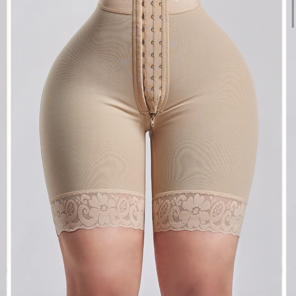 Sol Beauty HOURGLASS SHORT HIGH RISE Size Large